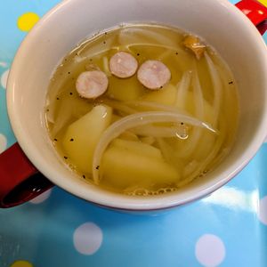 ゆきまる🐬🫧の作ってみた!投稿(ポテトコンソメスープ【切ったら鍋で煮込むだけ！】)