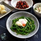 緑鮮やか！茹でピーマンのポーチドエッグ添え
