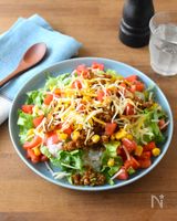 子どもも食べやすい！カラフル野菜のタコライス