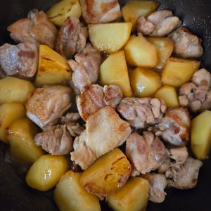 れみーの作ってみた!投稿(じゃがいもと鶏肉の甘辛バター照り煮)
