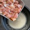 うま味たっぷり!きのこと鶏もも肉の炊き込みご飯の工程2