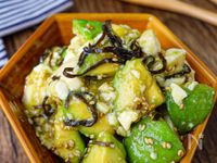 和えるだけ！【アボカドと豆腐の旨だれ塩昆布和え】おつまみにも
