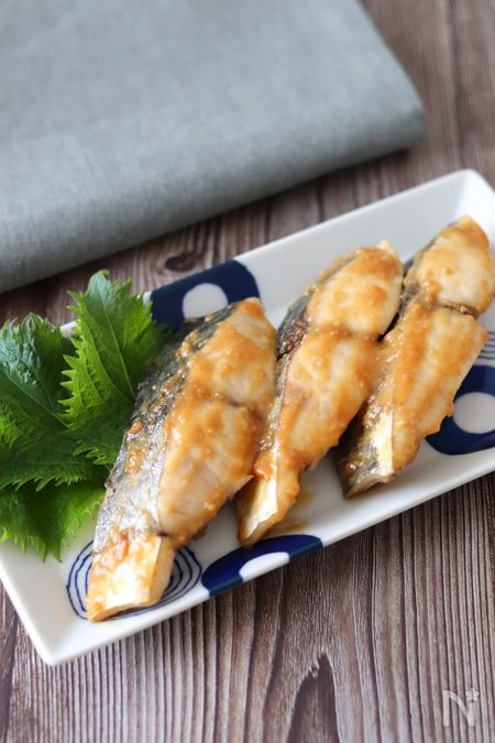 簡単！フライパンで10分♡漬け込まないさわらの甘辛味噌だれ