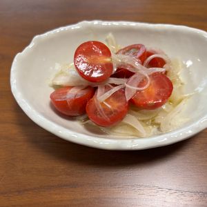 こむぎの作ってみた!投稿(トマトと新玉ねぎのマリネ)