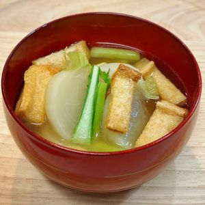 ゆきぼうの作ってみた!投稿(かぶとこんがりお揚げのシンプル味噌汁)