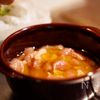 簡単にしっとりジューシー。鶏もも肉の塩レモンコンフィの工程1