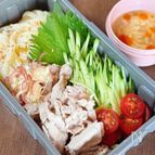 さっぱり具沢山【豚しゃぶと夏野菜のゴマだれサラダうどん弁当】