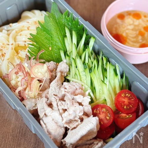 さっぱり具沢山【豚しゃぶと夏野菜のゴマだれサラダうどん弁当】