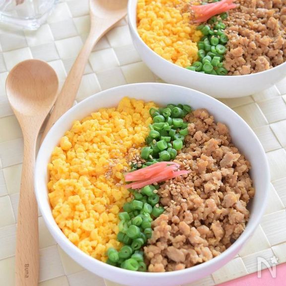 鶏そぼろ三色ごはん　ランチはやっぱりコレ！