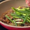 とろしゃきでごはんが進む！【なすとネギのそぼろ丼】の工程6