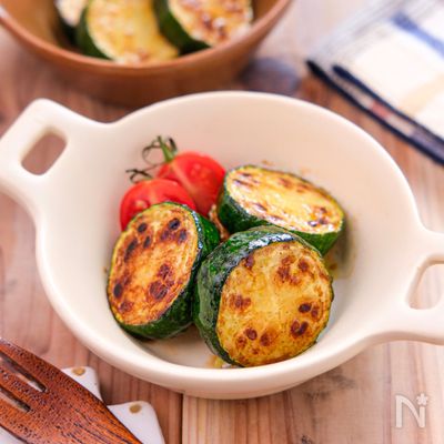 【ズッキーニのシンプルソテー】焼くだけ！じゅわっとおいしい♡