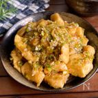 焼いて絡めるだけでご飯がすすむ「鶏むね肉のネギだれチキン」