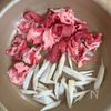 5分で爆速おかず♪【牛肉とごぼうの甘辛炒め】ピリ辛♡の工程1