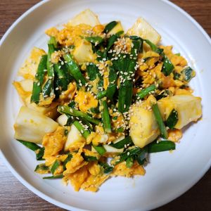とももの作ってみた!投稿(ワンパン10分！【ふわとろはんぺんにら玉】ボリューム満点♪)