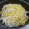 牡蠣だし醤油で味付け「牡蠣焼きそば」の工程2