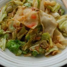 ざく切りキャベツの餃子炒め