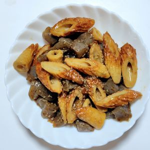 ふうかの作ってみた!投稿(【こんにゃくとちくわの甘辛煮】すぐできて作り置きにも◎)