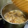 味しみ抜群！【鶏肉とごぼうの煮物】の工程2