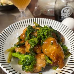 あすこの作ってみた!投稿(【鶏肉と菜の花のコク旨オイスター炒め】絶品タレでご飯が進む！)