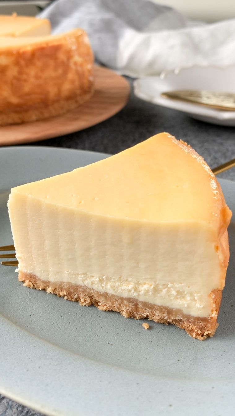 混ぜて焼くだけ！『究極のチーズケーキ』簡単で最高に美味しい