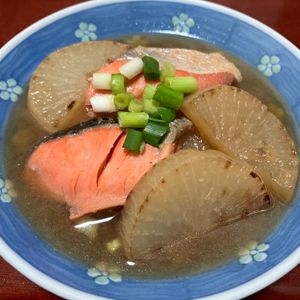 りんごの作ってみた!投稿(冬のごちそう【鮭と大根の黄金煮】ほっこり。味染み。)