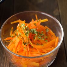 子どもウケ抜群!箸休めに「キャロットカレーラペ」