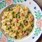 春色パスタ！グリンピースとベーコンのクリームファルファッレ