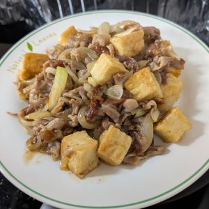 ひろみんmamaの作ってみた!投稿(節約＆満足【豚こまと玉ねぎの甘辛梅炒め】厚揚げ入りでかさまし)