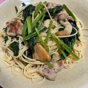 ゆっこの作ってみた!投稿(鶏肉とほうれん草のバタぽんパスタ)