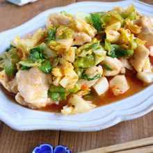 春キャベツと鶏むね肉のピリ辛蒸し