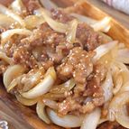 豚こま切れ肉と新玉ねぎの生姜焼き