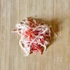 材料ふたつで副菜！《モロヘイヤとカニカマのナムル》の工程3