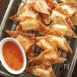 パリッと♪スイートチリソースで食べる2種のチーズ揚げワンタン