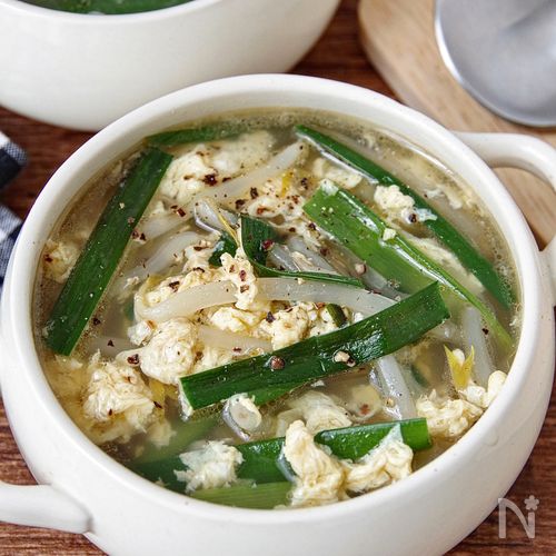 【ニラ玉もやしのやみつき中華スープ】にんにく香る♪