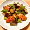 りぃママの作ってみた!投稿(ごはんがすすむおいしい味【塩鮭と夏野菜のにんにく甘照り】)