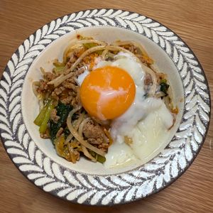 えりの作ってみた!投稿(面倒くさくない!速攻で作れる!『そぼろビビンバ丼』)