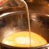 混ぜて焼くだけ!マンゴーのクラフティの工程3
