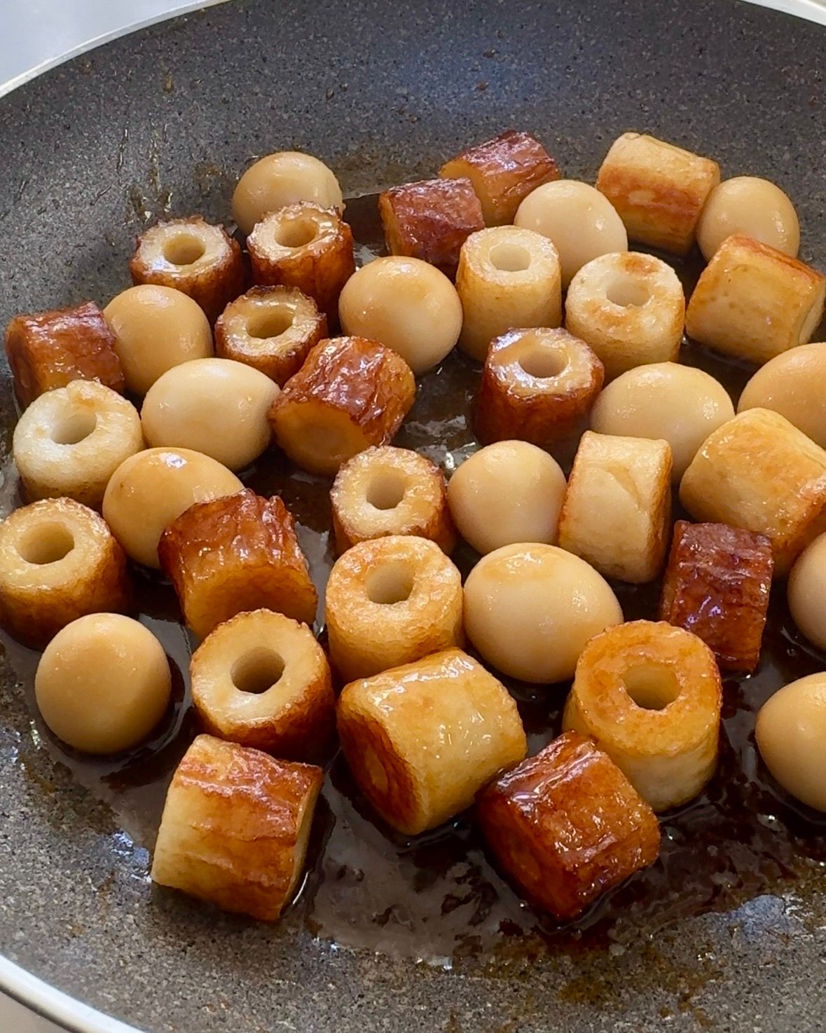 困った日のあと一品に♪【ちくわとうずら卵の甘辛照り焼き】 | レシピ