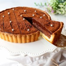 濃厚！食感の違いを楽しむ生チョコタルト