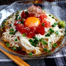 夏にさっぱり『漬けまぐろと山芋とろろのぶっかけそうめん』