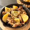 旨み溢れる♪【新じゃがと豚こまの塩昆布アヒージョ】