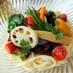 野菜たっぷり！ボリューム満点！カレー風味の冷やしうどん