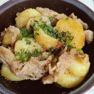 ゆみの作ってみた!投稿(レンジで完結！じゃがいもと豚バラの甘辛煮)