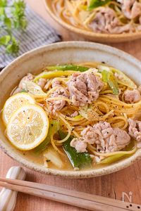 【豚こま肉のねぎ塩レモンパスタ】ワンパンだから美味しい♪