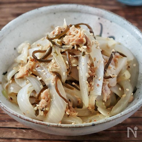 レンチン5分で旨味ぎゅっ【新玉ねぎの塩昆ツナ和え】