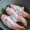 冷凍鮭♪凍ったままムニエルwithジェノベソースの工程2