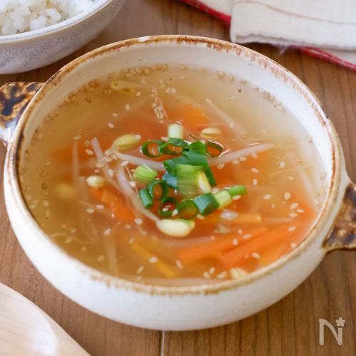 【5分で完成】もやしと人参のごま中華スープ｜香ばしさ香る♪