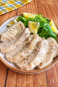 レンジで簡単♪【レモンペッパーサラダチキン】節約食材ひとつ◎