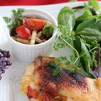 鶏肉のグリル トマトソースサンド