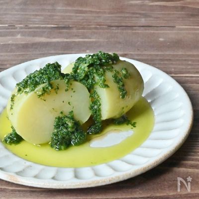 パセリのおいさを堪能♪茹でじゃがいものパセリオイルがけ